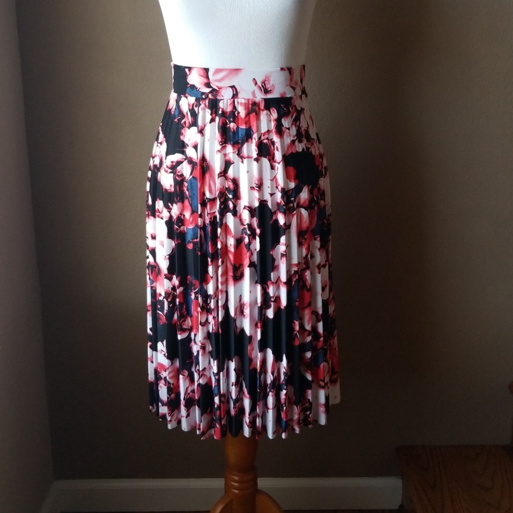 🎉SALE🎉 Covington Pleated Floral Skirt